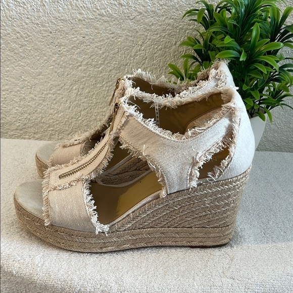 Michael kors Cream Canvas Wedge Sandals with Ankle Strap MICHAEL KORS - Picture 2 of 11